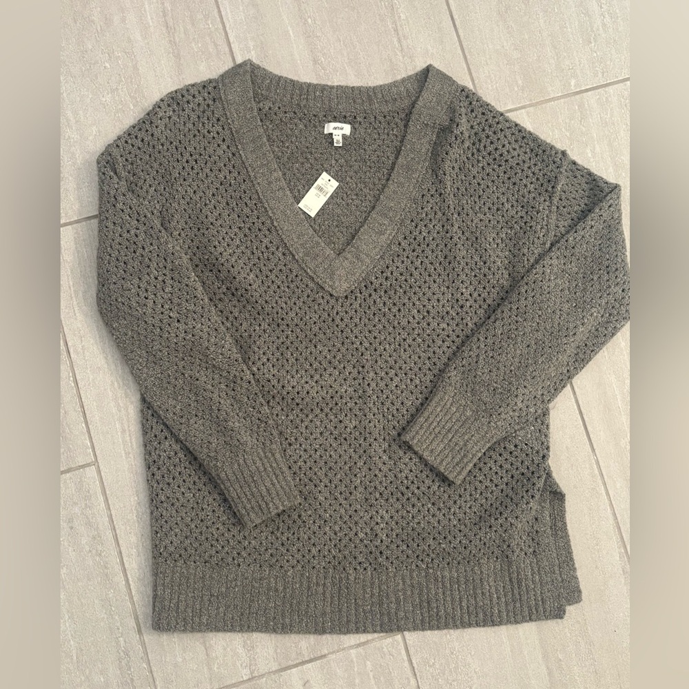 Aerie gray chenille v-neck sweater. Size medium NWT